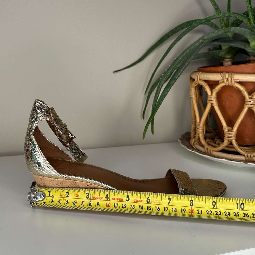 Tory Burch Savannah Gold Metallic Wedge Sandals Leather Cork Kitten Heel 10.5 - Picture 10 of 13